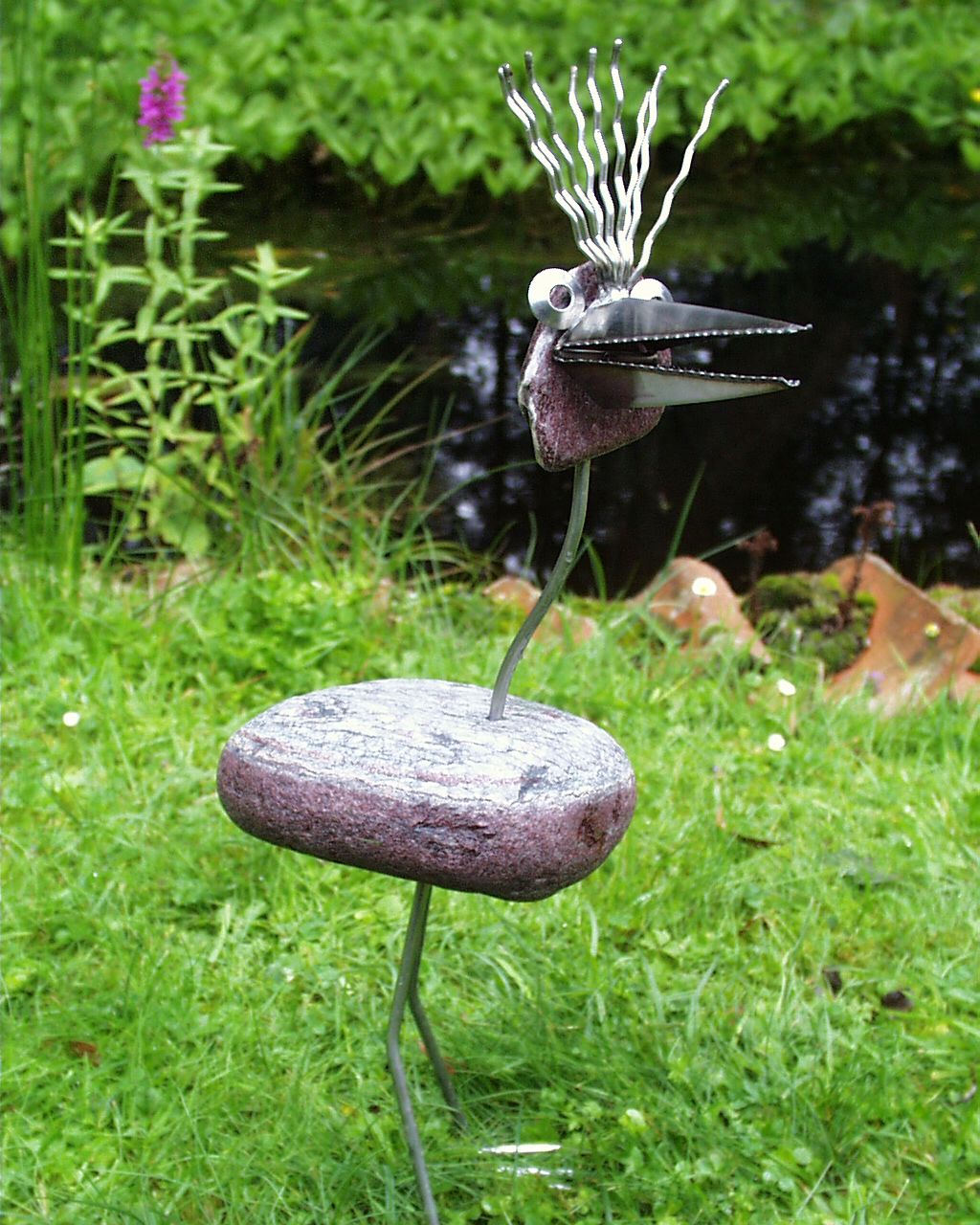 Rudolf mit Steinkopf Edelstahl Steinvogel stehend wetterfest Gartendeko frostfest Edelstahlvogel Harry Tiedemann