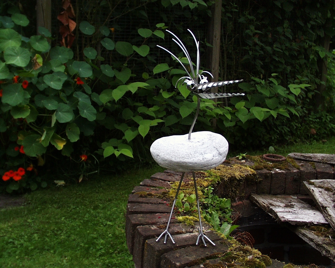 Edelstahlvogel mit Naturstein Garten Terasse Balkon dekoration Wetterfest rostfrei Harry Tiedemann Design